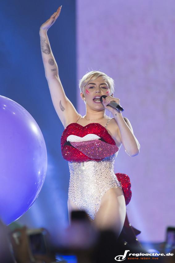 Miley Cyrus (live in Frankfurt, 2014)