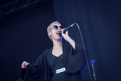 From down-under - Fotos: The Naked and Famous live beim Southside Festival 2014 