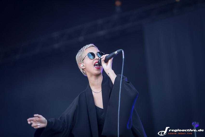 The Naked and Famous (live beim Southside Festival 2014)