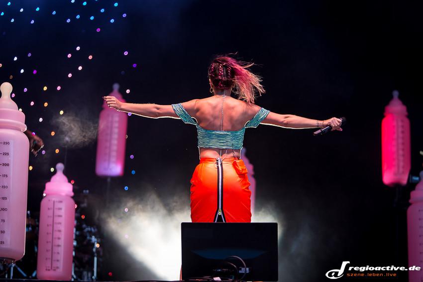 Lily Allen (live beim Southside Festival 2014)