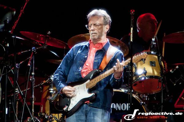 Sitzend, nicht stehend - Auf Autopilot: Eric Clapton live in der SAP Arena in Mannheim 